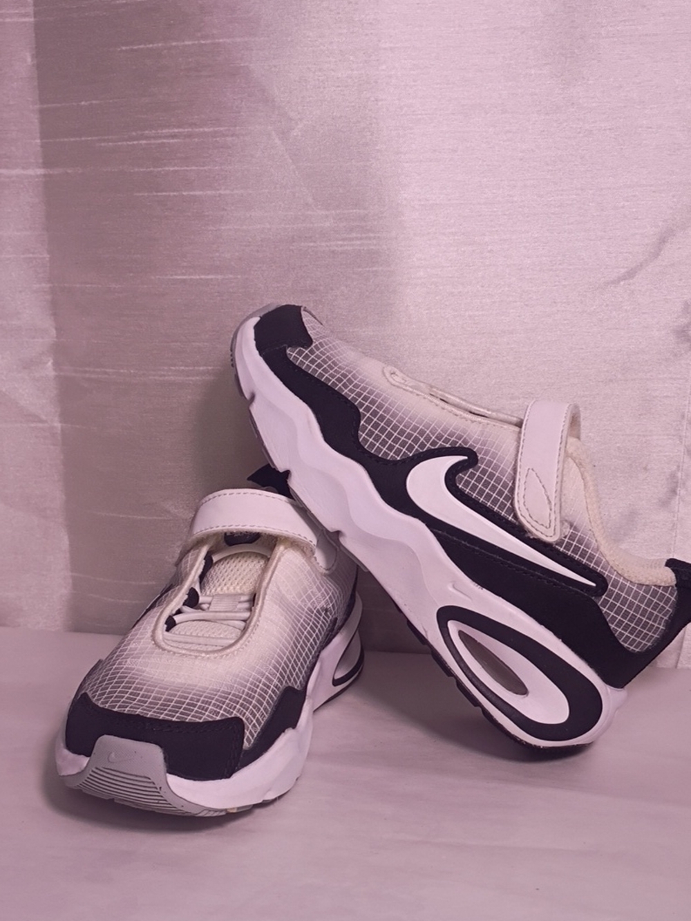 Nike Aire Max Kids White and Black Sneakers with Hook-and-Loop Strap